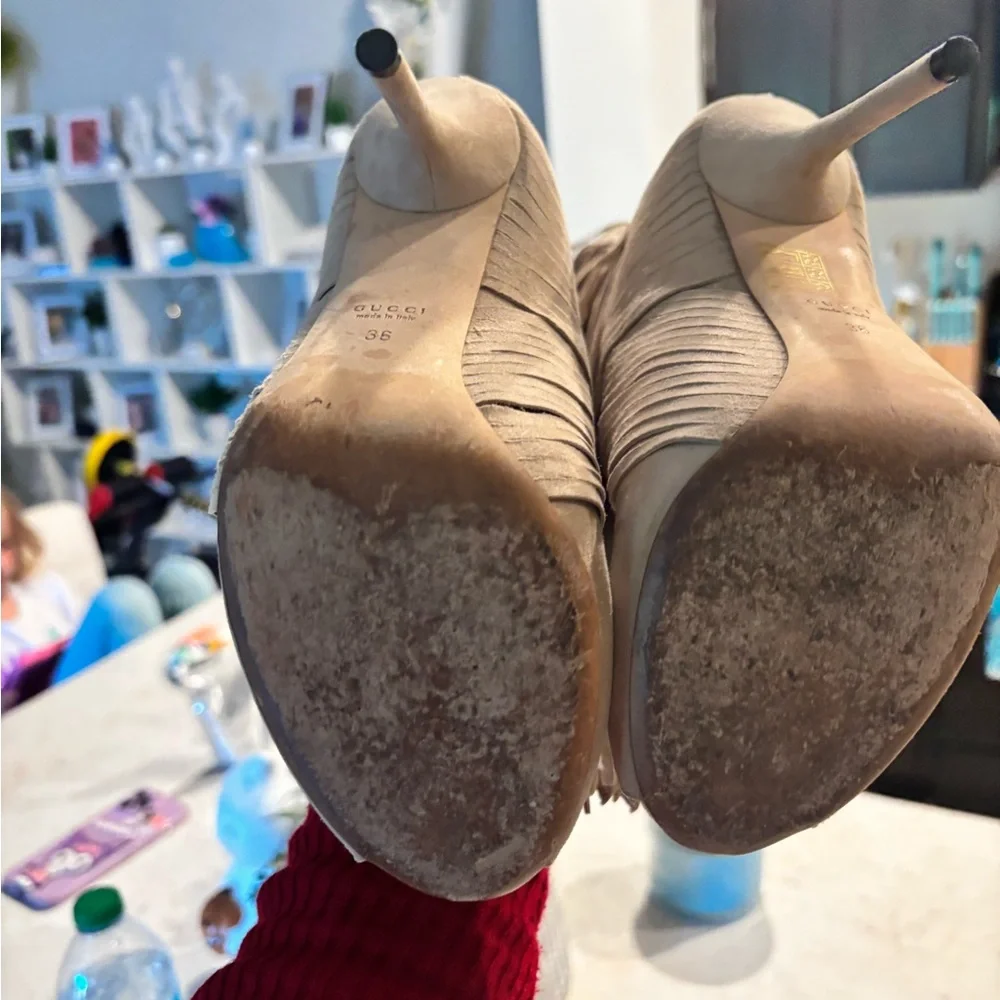 Gorgeous Gucci Beige Fringe Heeled Boots - Picture 4 of 9